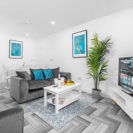 برمنغهام 5 Bedroom House - 10 Guests - Multiple Off Street Parking - Garden - Smart Tv - Wifi - Contractors - Families - Groups المظهر الخارجي الصورة