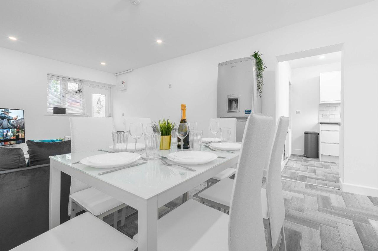 برمنغهام 5 Bedroom House - 10 Guests - Multiple Off Street Parking - Garden - Smart Tv - Wifi - Contractors - Families - Groups المظهر الخارجي الصورة