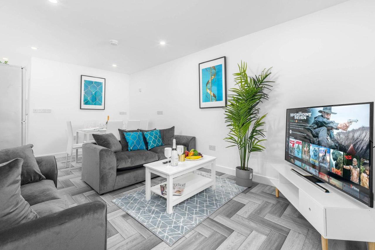 برمنغهام 5 Bedroom House - 10 Guests - Multiple Off Street Parking - Garden - Smart Tv - Wifi - Contractors - Families - Groups المظهر الخارجي الصورة