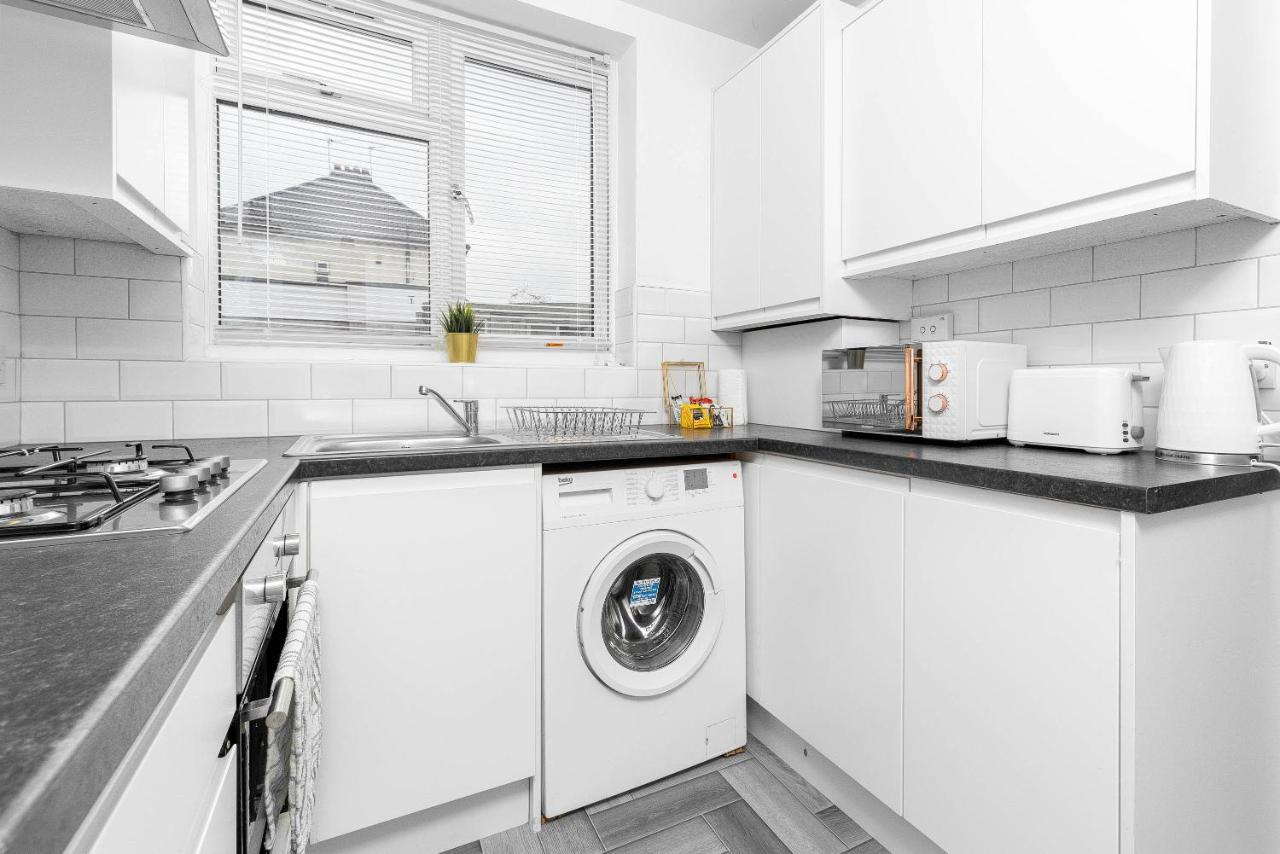 برمنغهام 5 Bedroom House - 10 Guests - Multiple Off Street Parking - Garden - Smart Tv - Wifi - Contractors - Families - Groups المظهر الخارجي الصورة